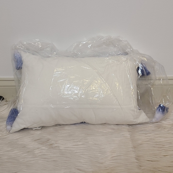 NWT Whim by Martha Stewart Blue Throw Pillow 12×28 - Picture 3 of 4